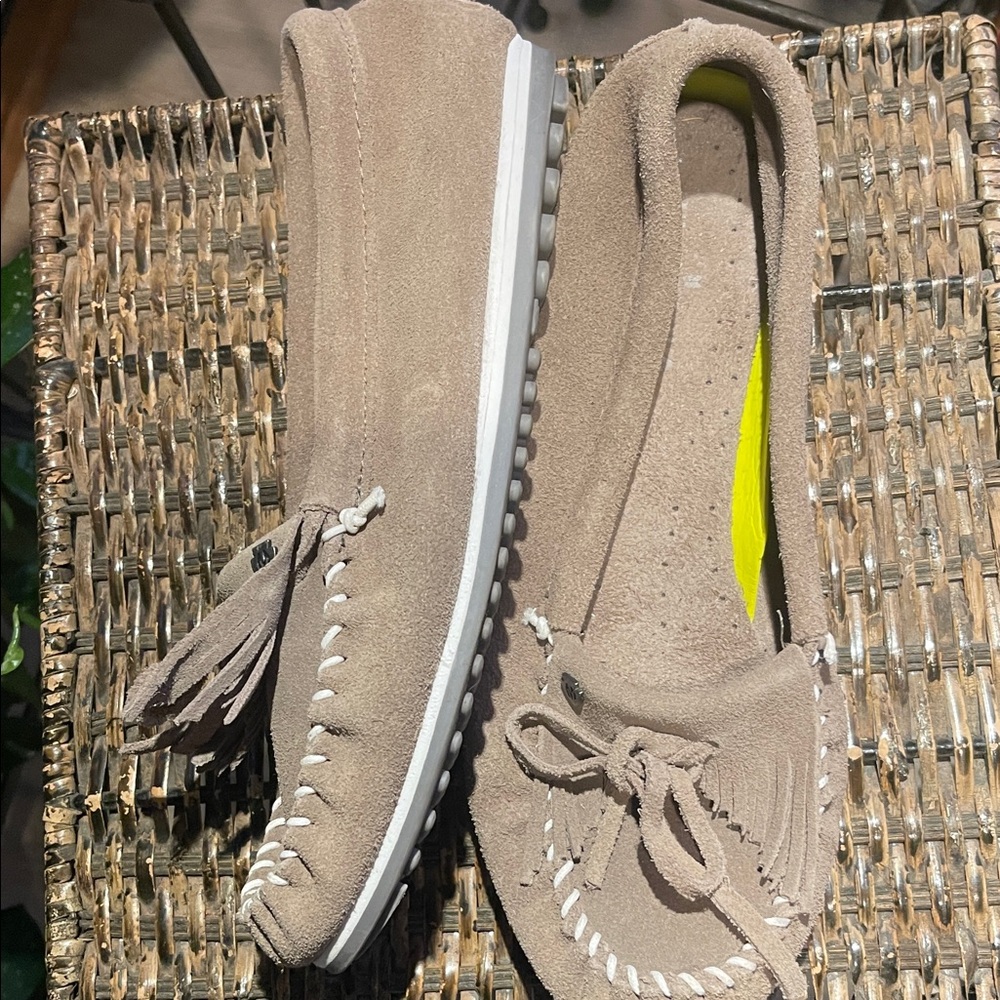 Minnetonka Taupe Suede Moccasins‎ with White Stitching - Picture 5 of 7
